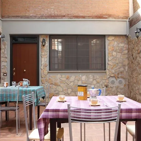 Cozy Vatican Flat With Courtyard Apartamento *
